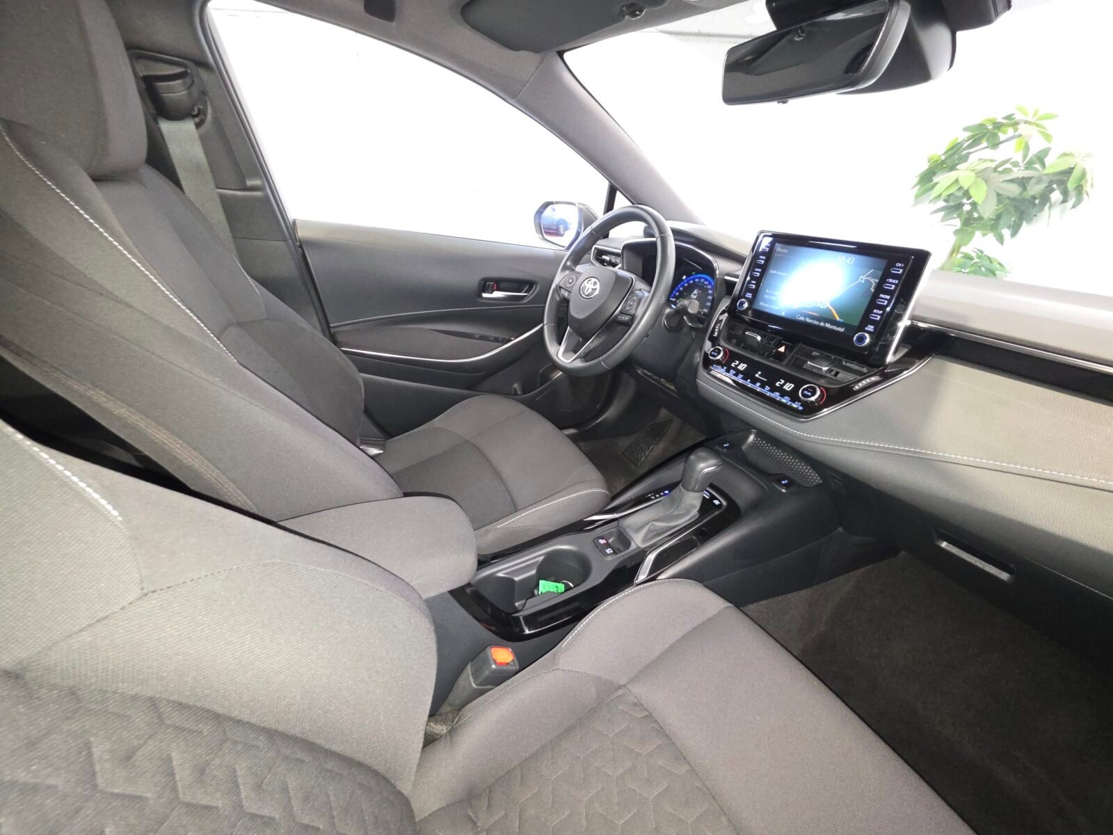 TOYOTA Corolla 2.0 180H ADVANCE ECVT