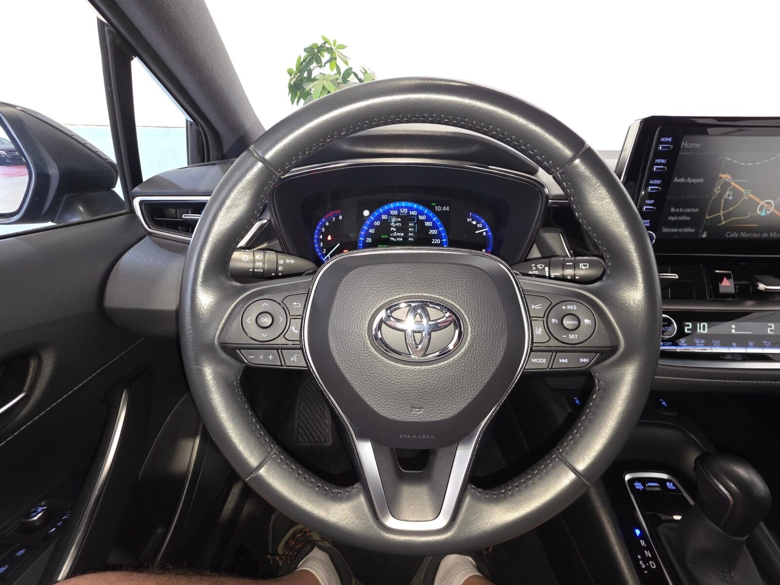 TOYOTA Corolla 2.0 180H ADVANCE ECVT