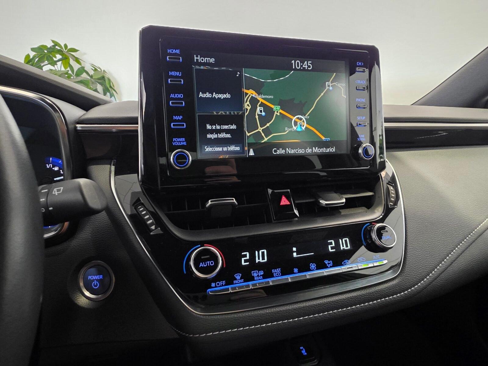 TOYOTA Corolla 2.0 180H ADVANCE ECVT