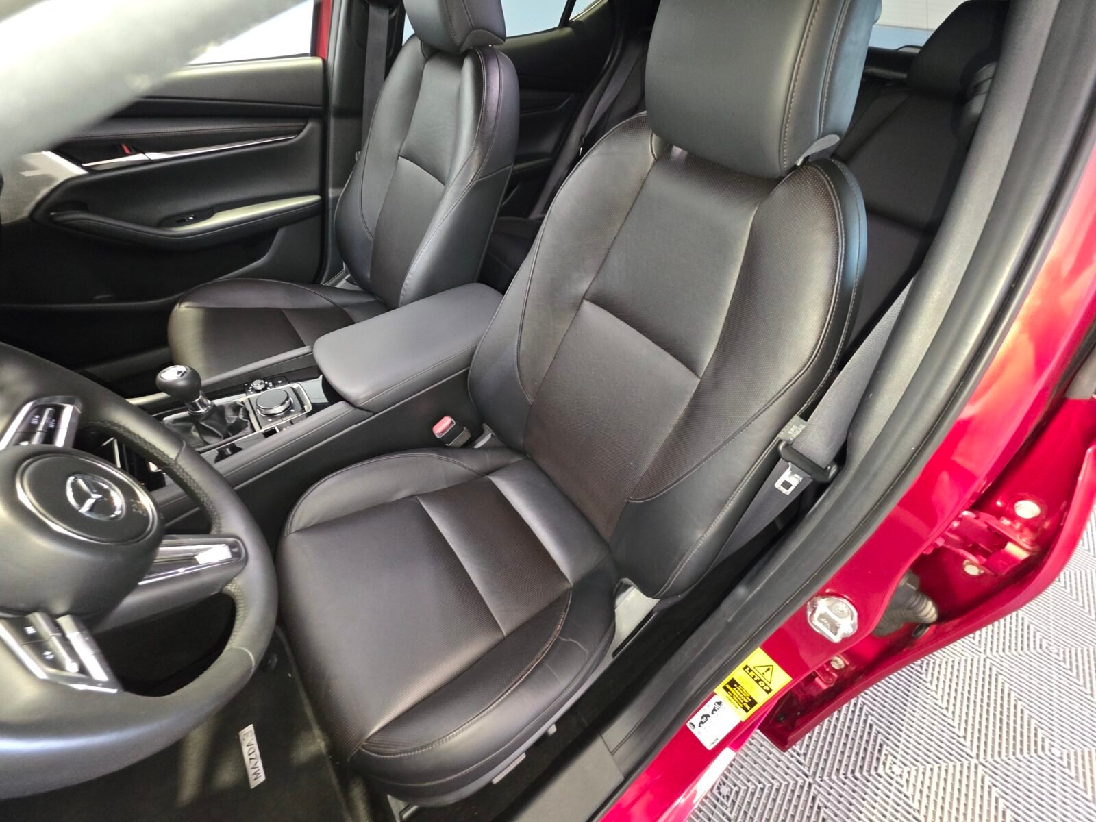 MAZDA Mazda 3 2.0 SKYACTIVX ZENITHX SAFETY RED