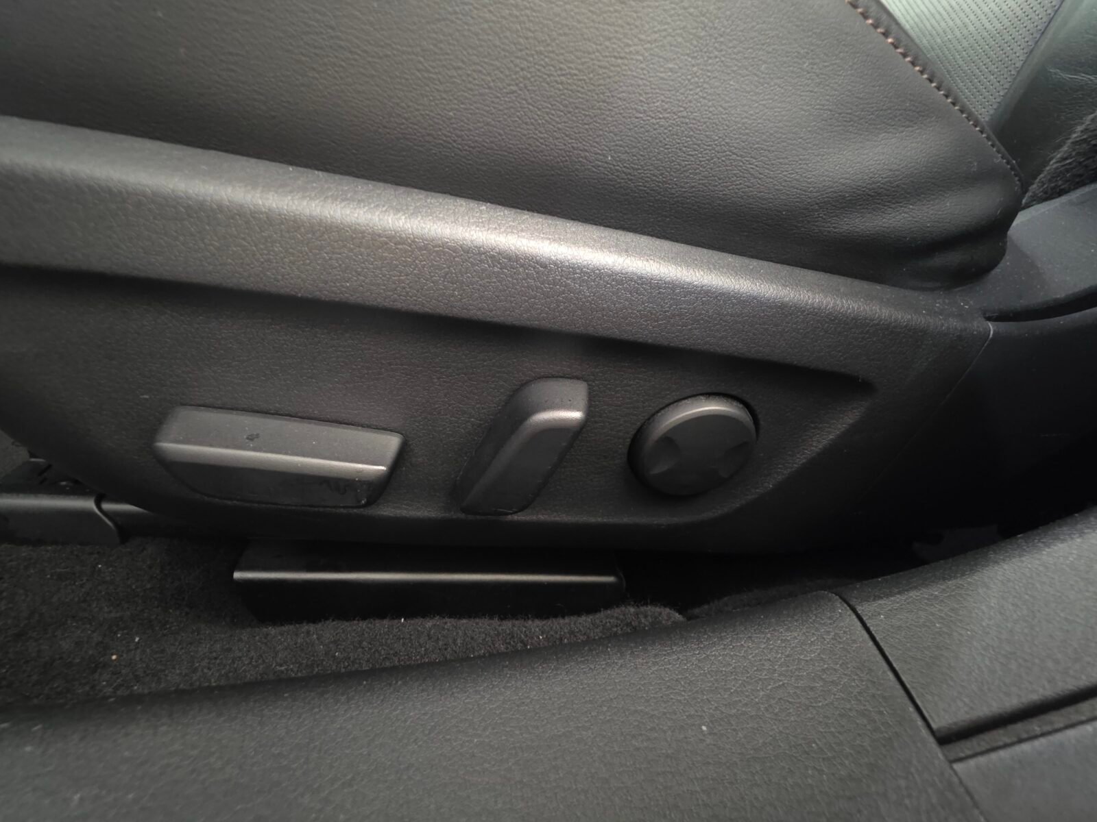 MAZDA Mazda 3 2.0 SKYACTIVX ZENITHX SAFETY RED