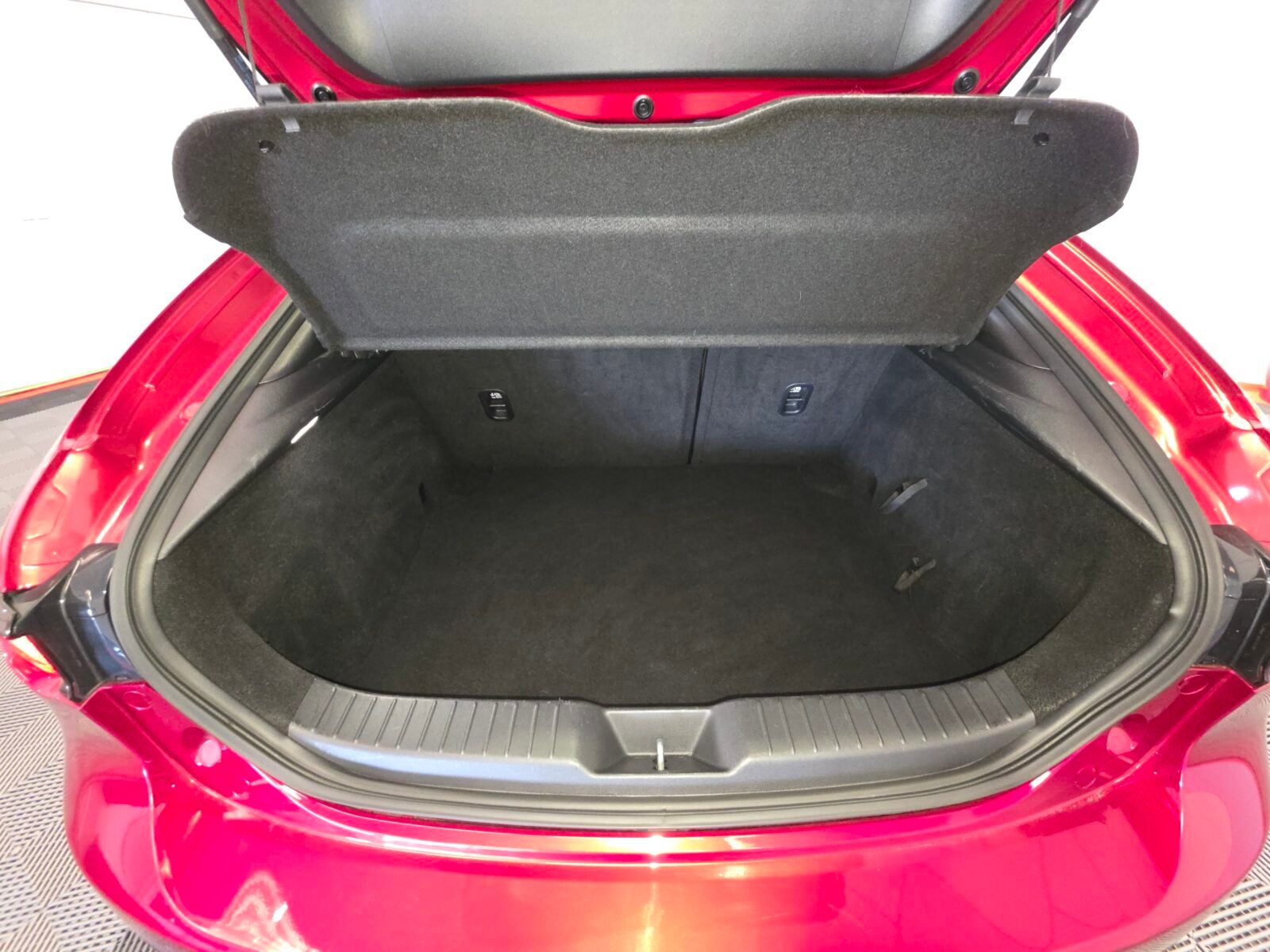 MAZDA Mazda 3 2.0 SKYACTIVX ZENITHX SAFETY RED