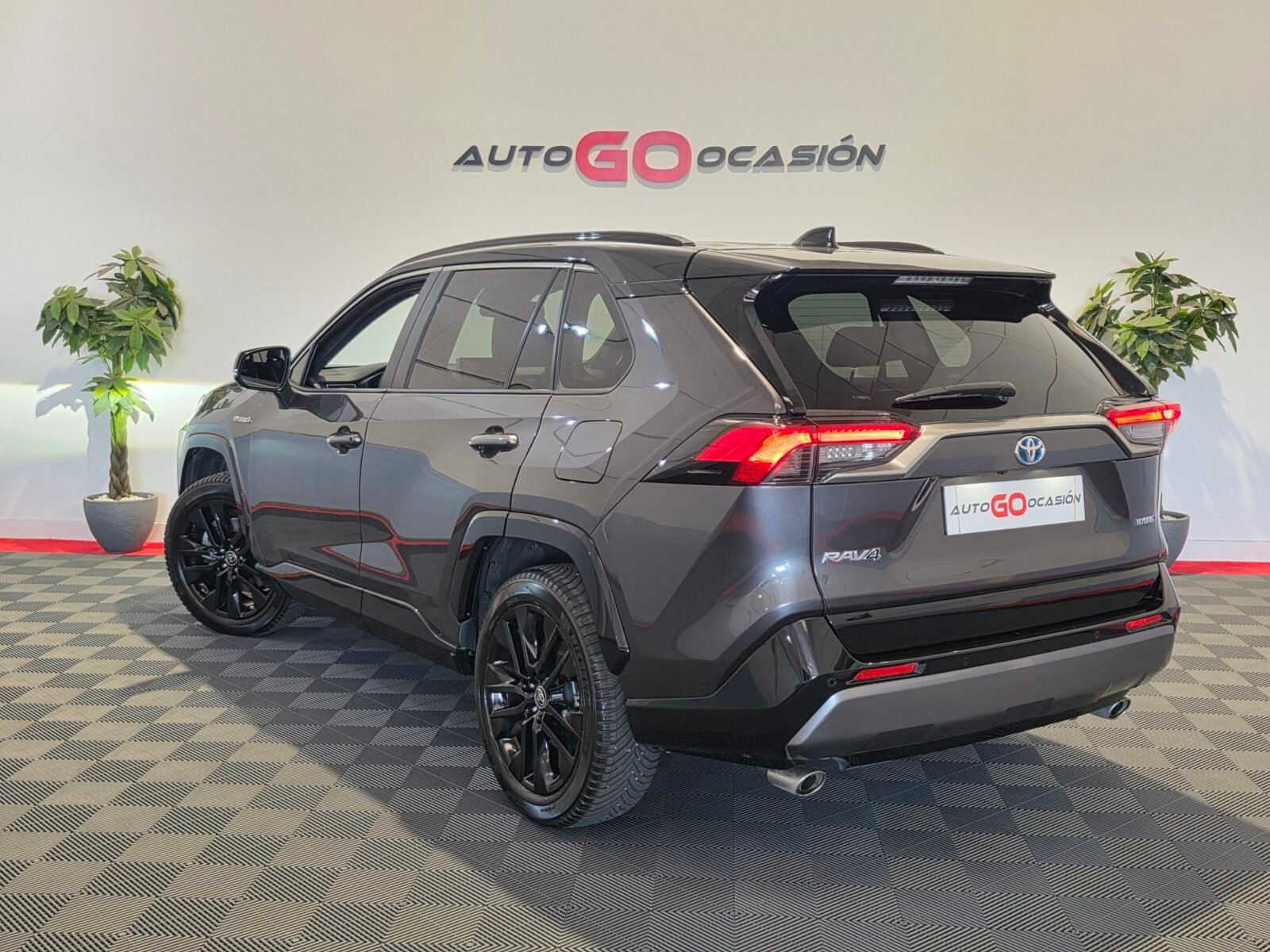 TOYOTA RAV4 2.5l 220H Style