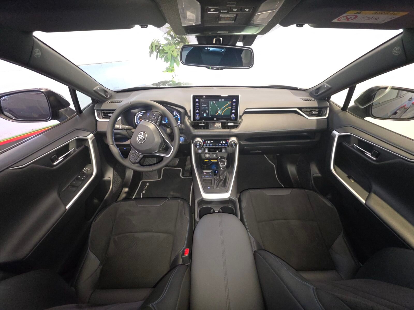 TOYOTA RAV4 2.5l 220H Style