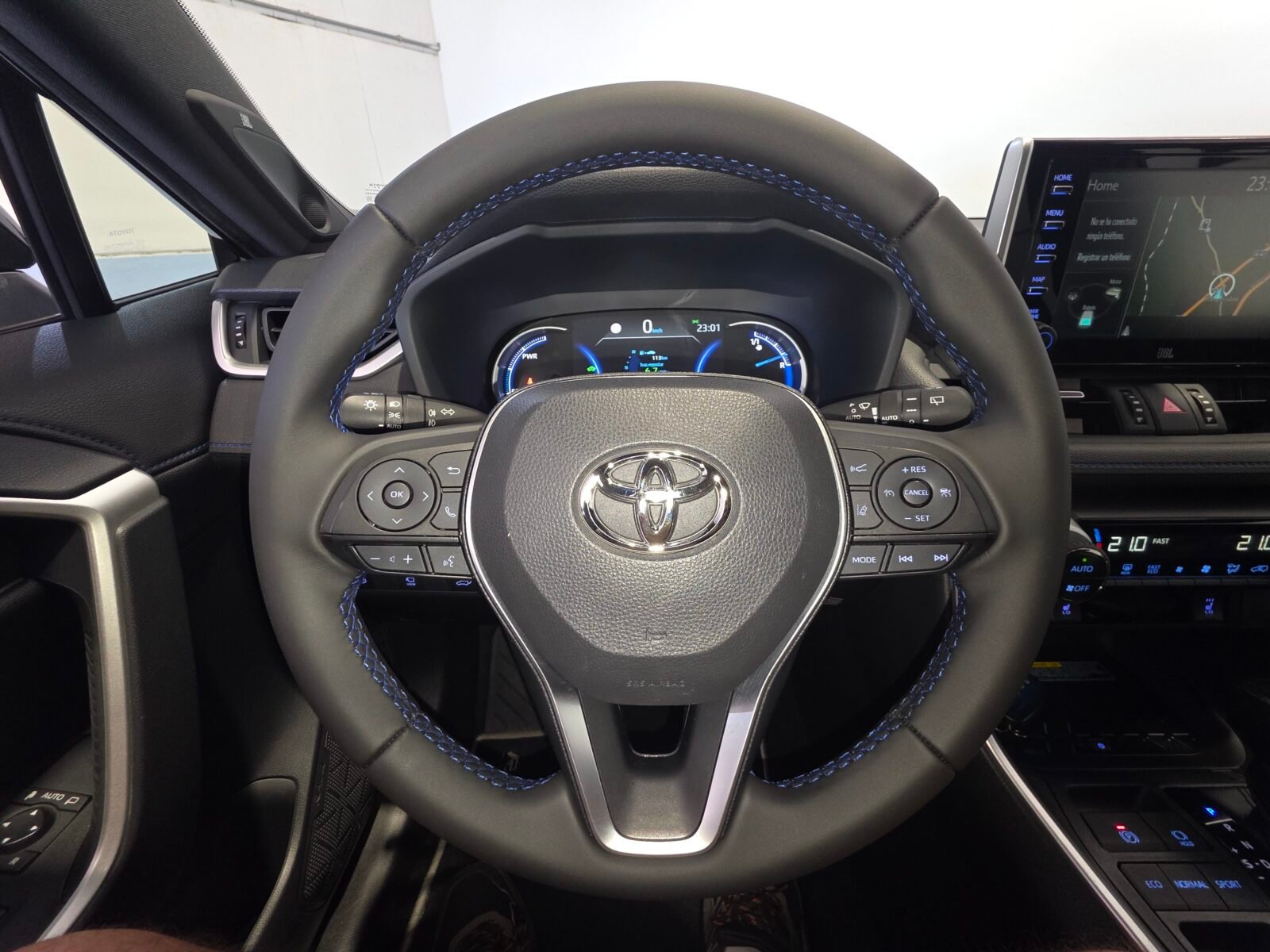 TOYOTA RAV4 2.5l 220H Style