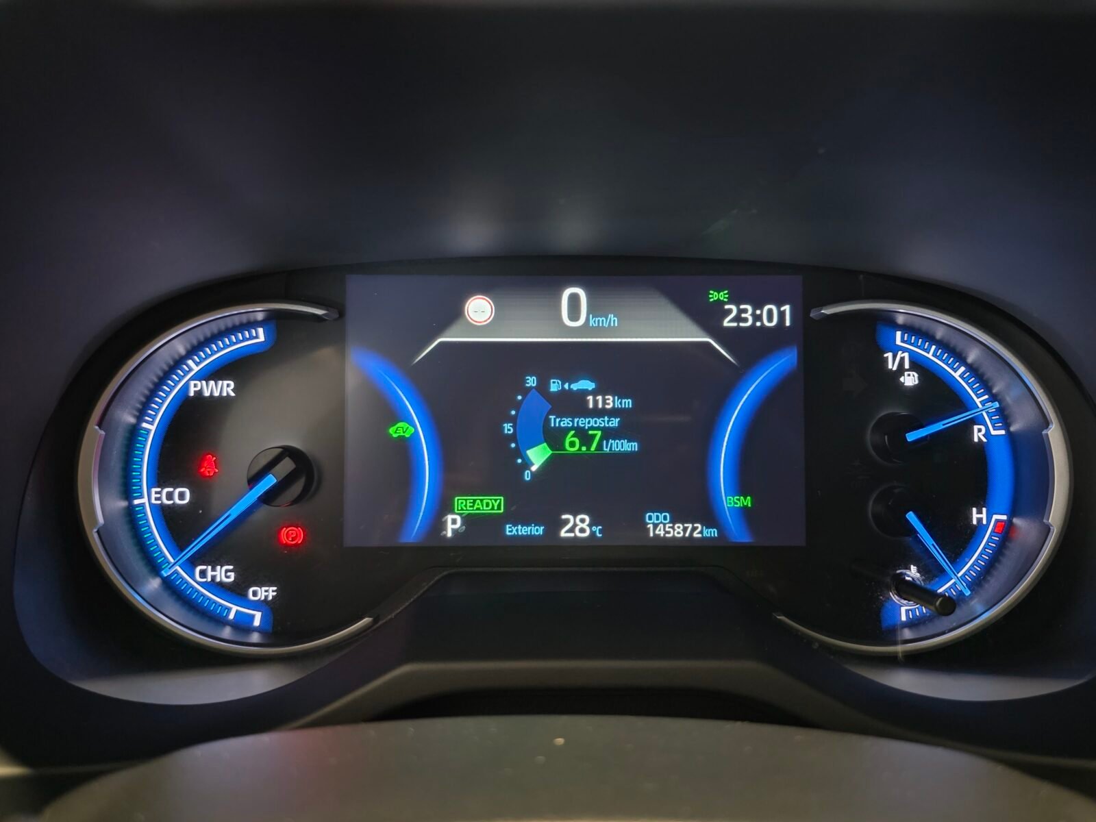 TOYOTA RAV4 2.5l 220H Style