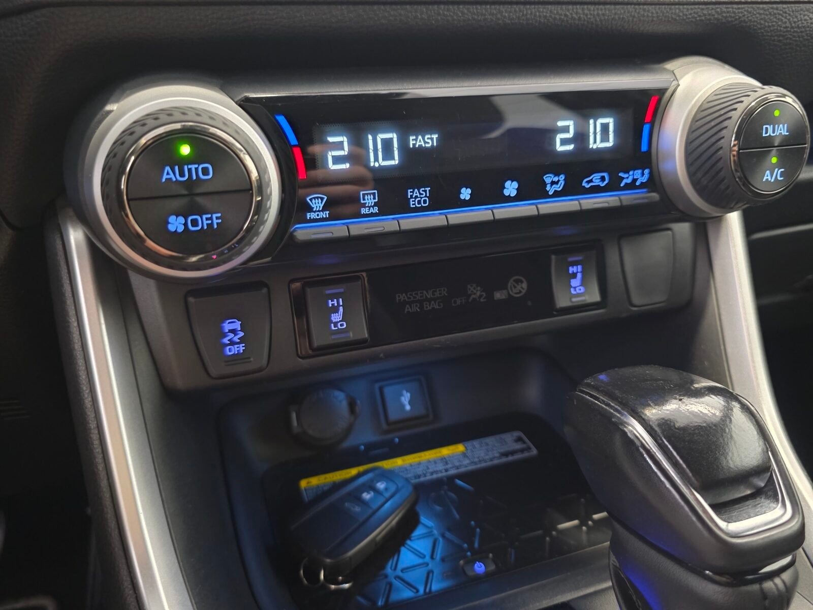 TOYOTA RAV4 2.5l 220H Style