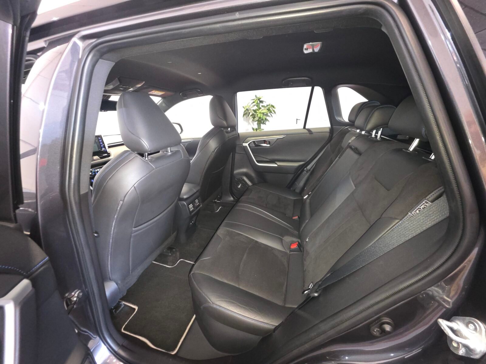 TOYOTA RAV4 2.5l 220H Style