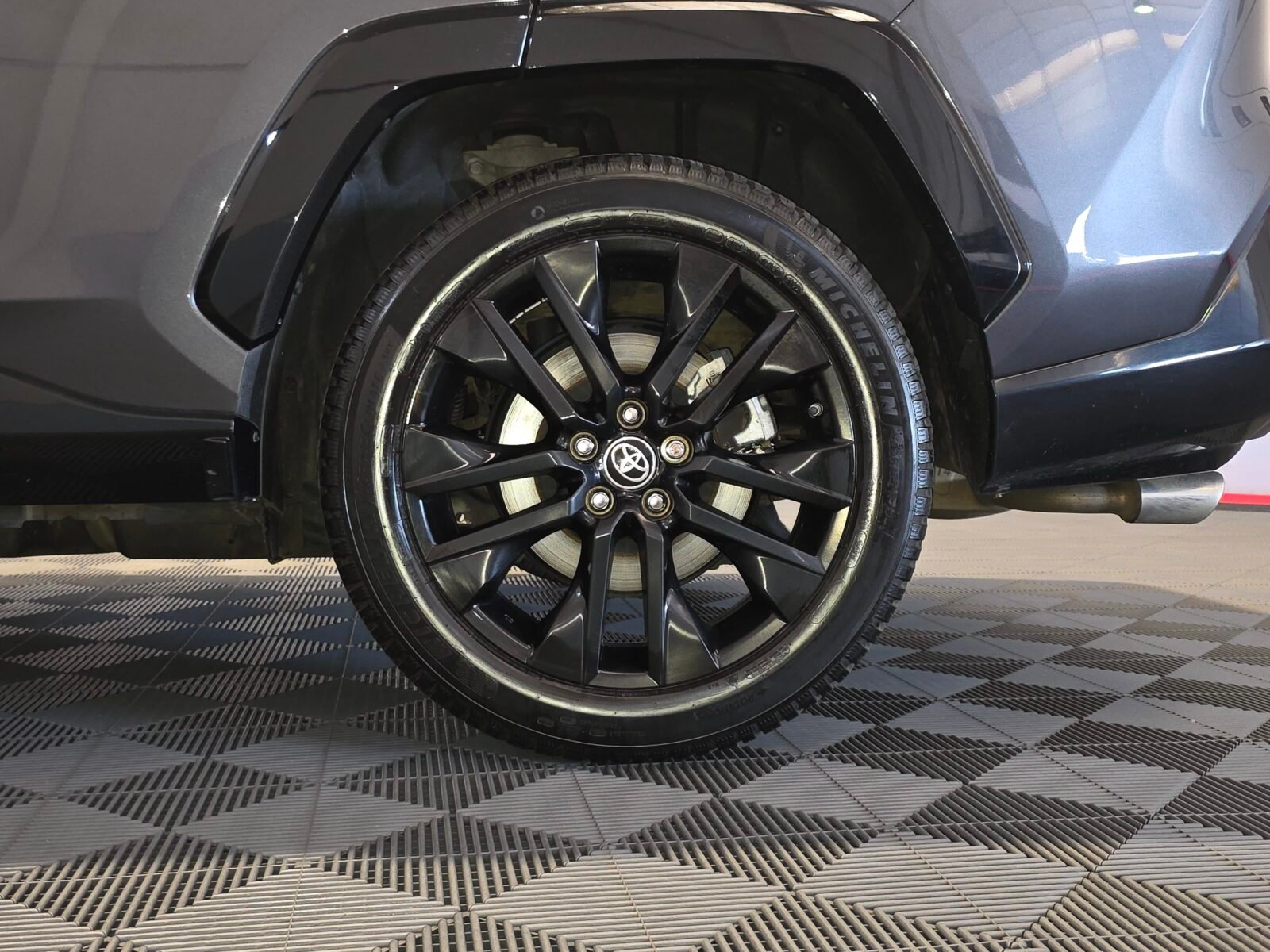 TOYOTA RAV4 2.5l 220H Style