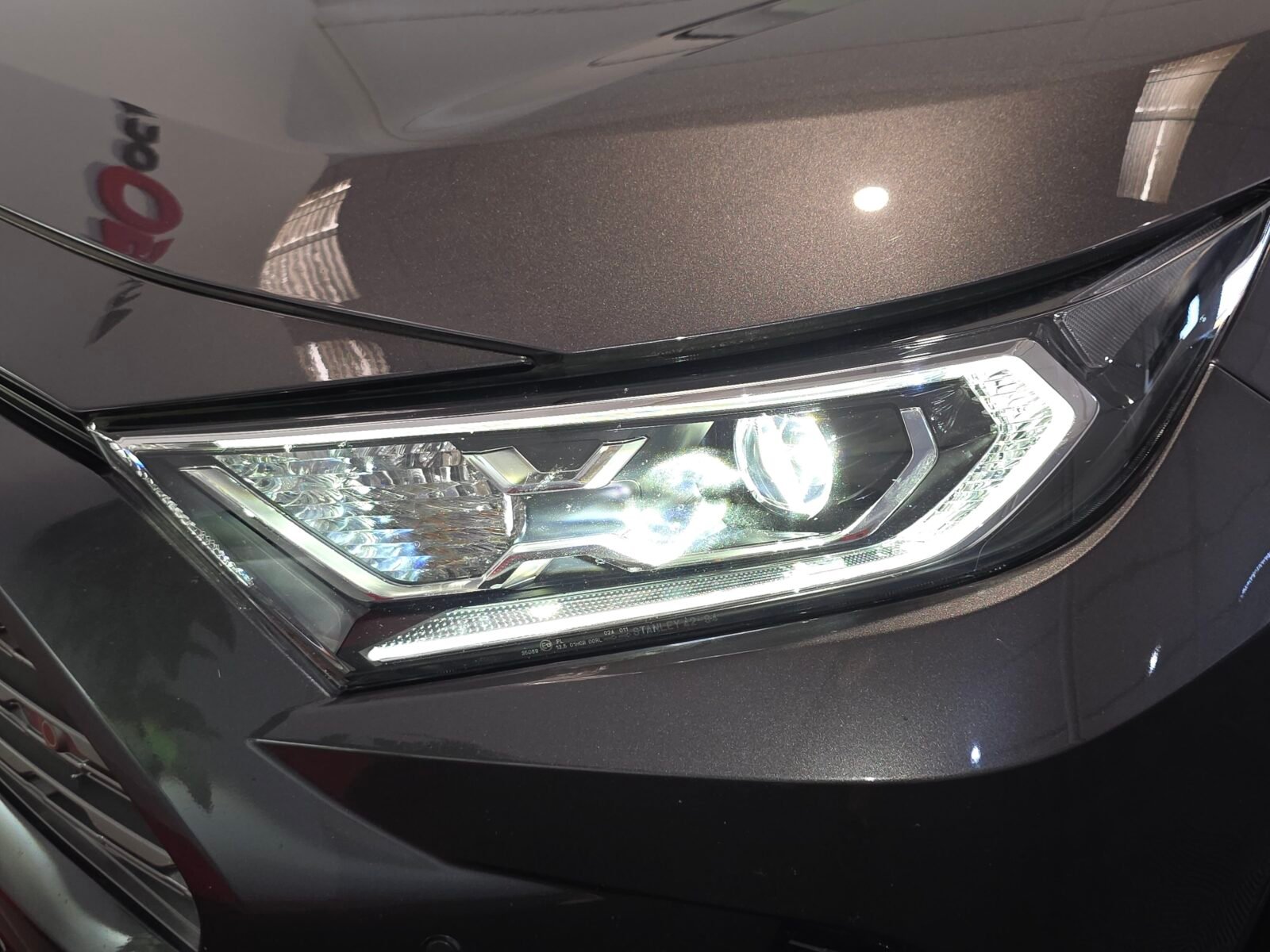 TOYOTA RAV4 2.5l 220H Style
