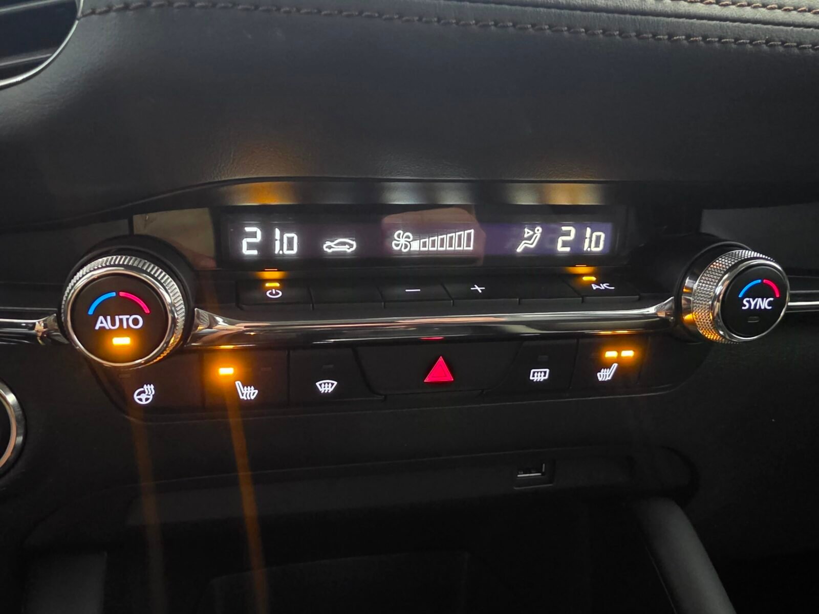 MAZDA Mazda 3 2.0 SKYACTIVX ZENITH AT