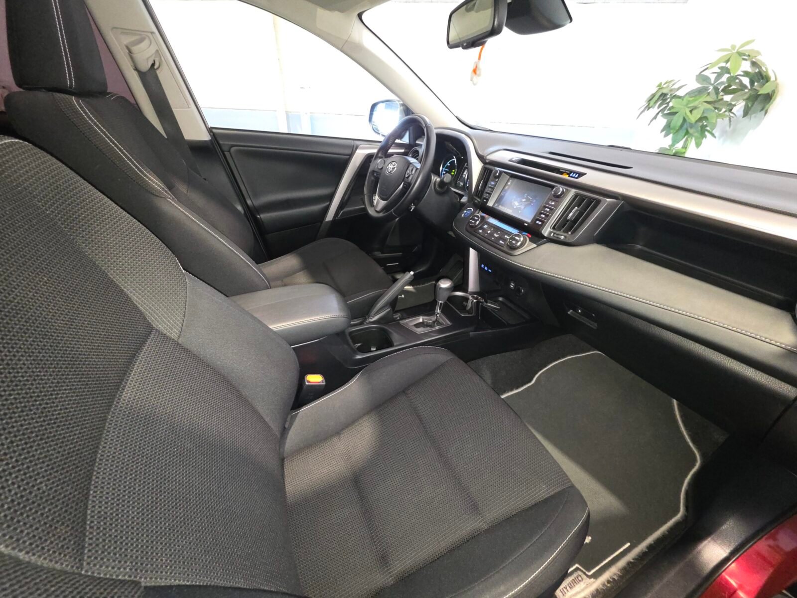 TOYOTA RAV4 2.5l hybrid 2WD Advance Pack Drive