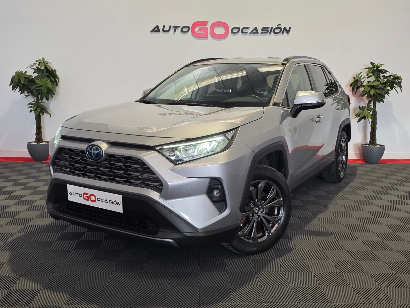 TOYOTA RAV4 2.5l 220H Advance