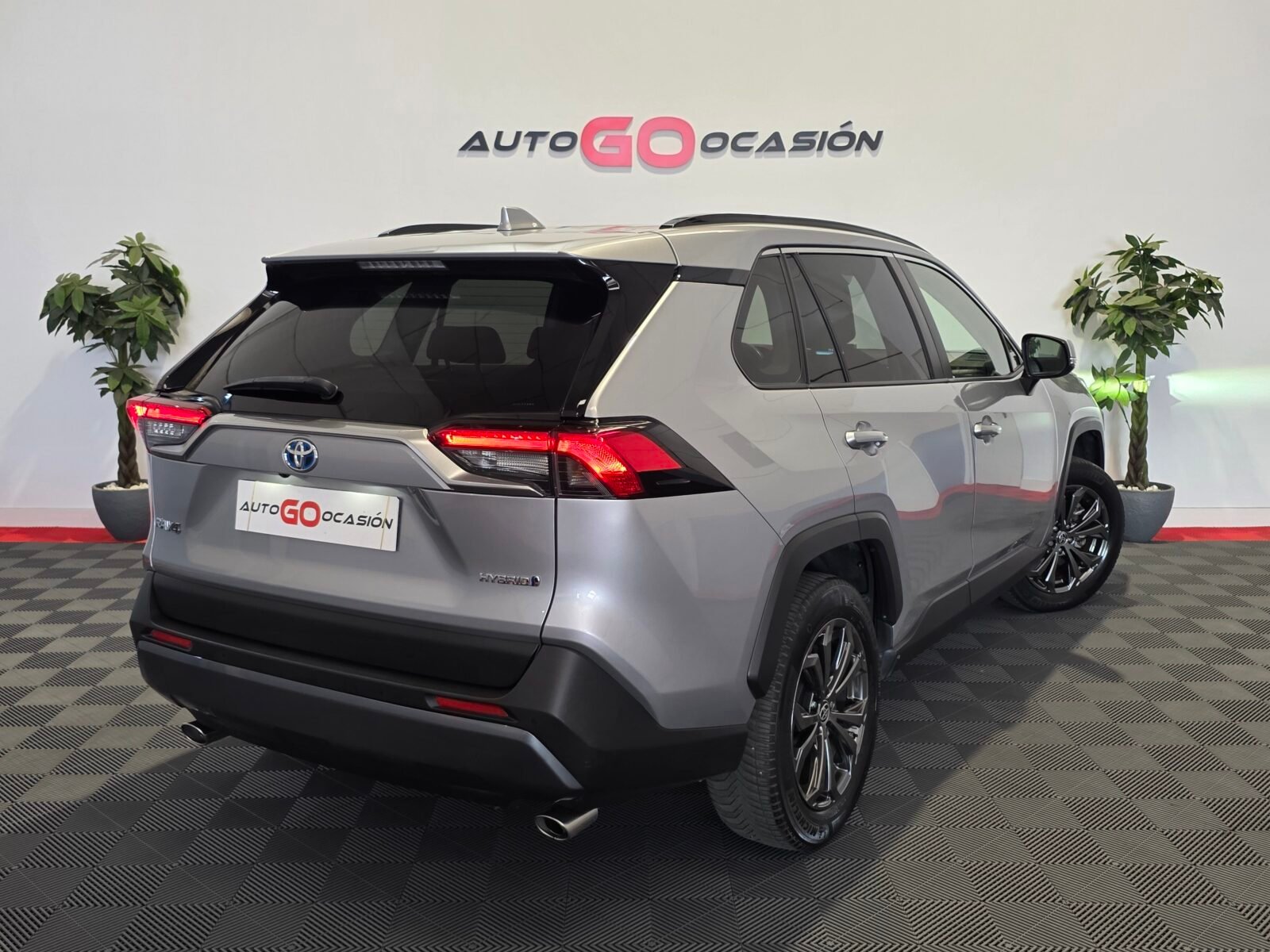 TOYOTA RAV4 2.5l 220H Advance