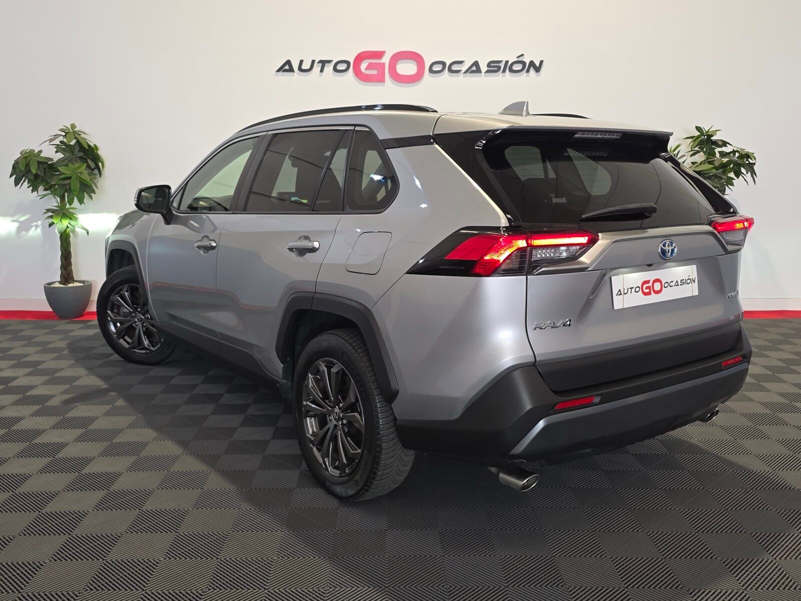 TOYOTA RAV4 2.5l 220H Advance