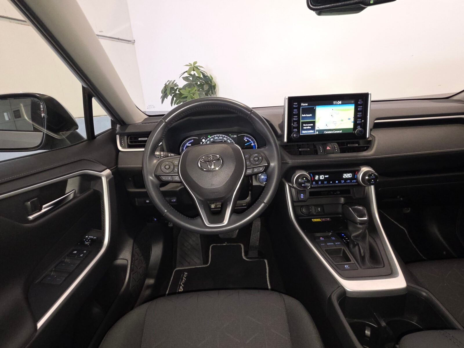 TOYOTA RAV4 2.5l 220H Advance
