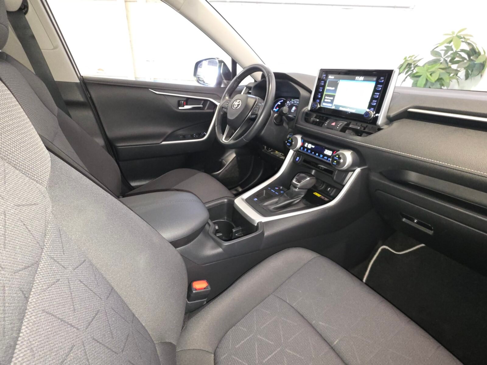 TOYOTA RAV4 2.5l 220H Advance