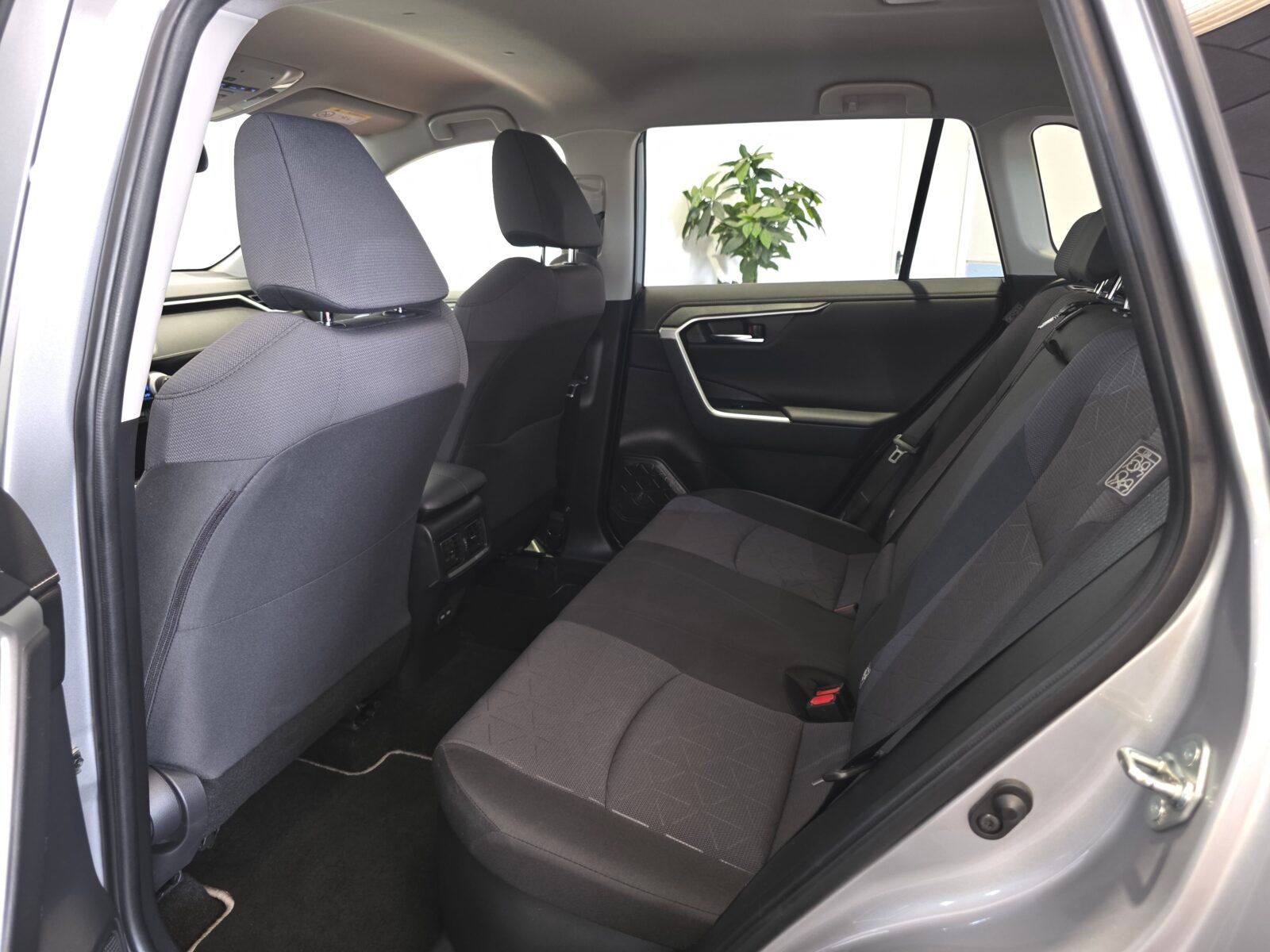 TOYOTA RAV4 2.5l 220H Advance