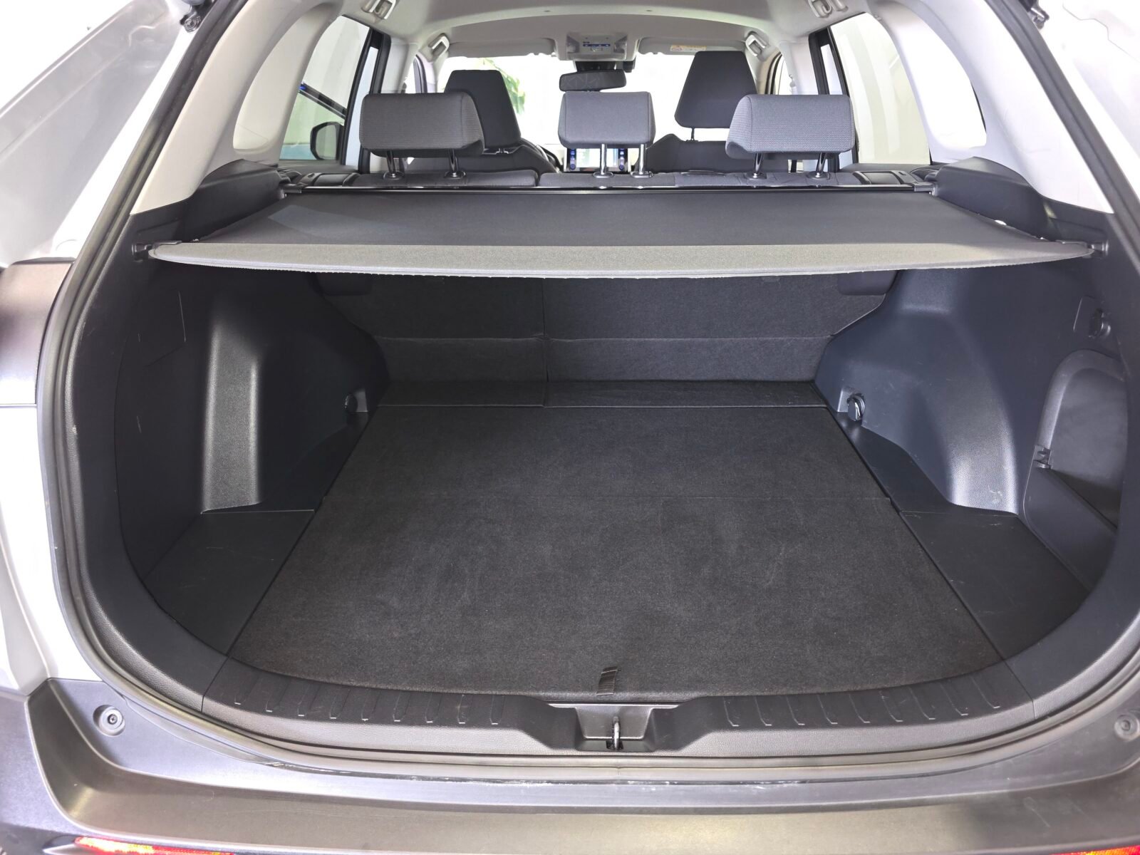 TOYOTA RAV4 2.5l 220H Advance