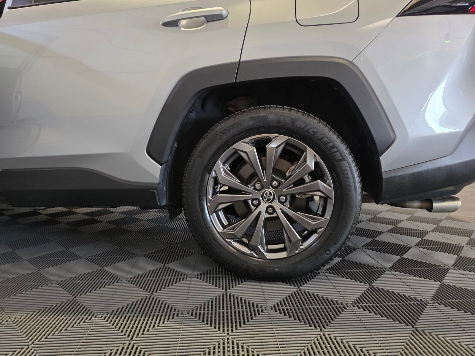 TOYOTA RAV4 2.5l 220H Advance